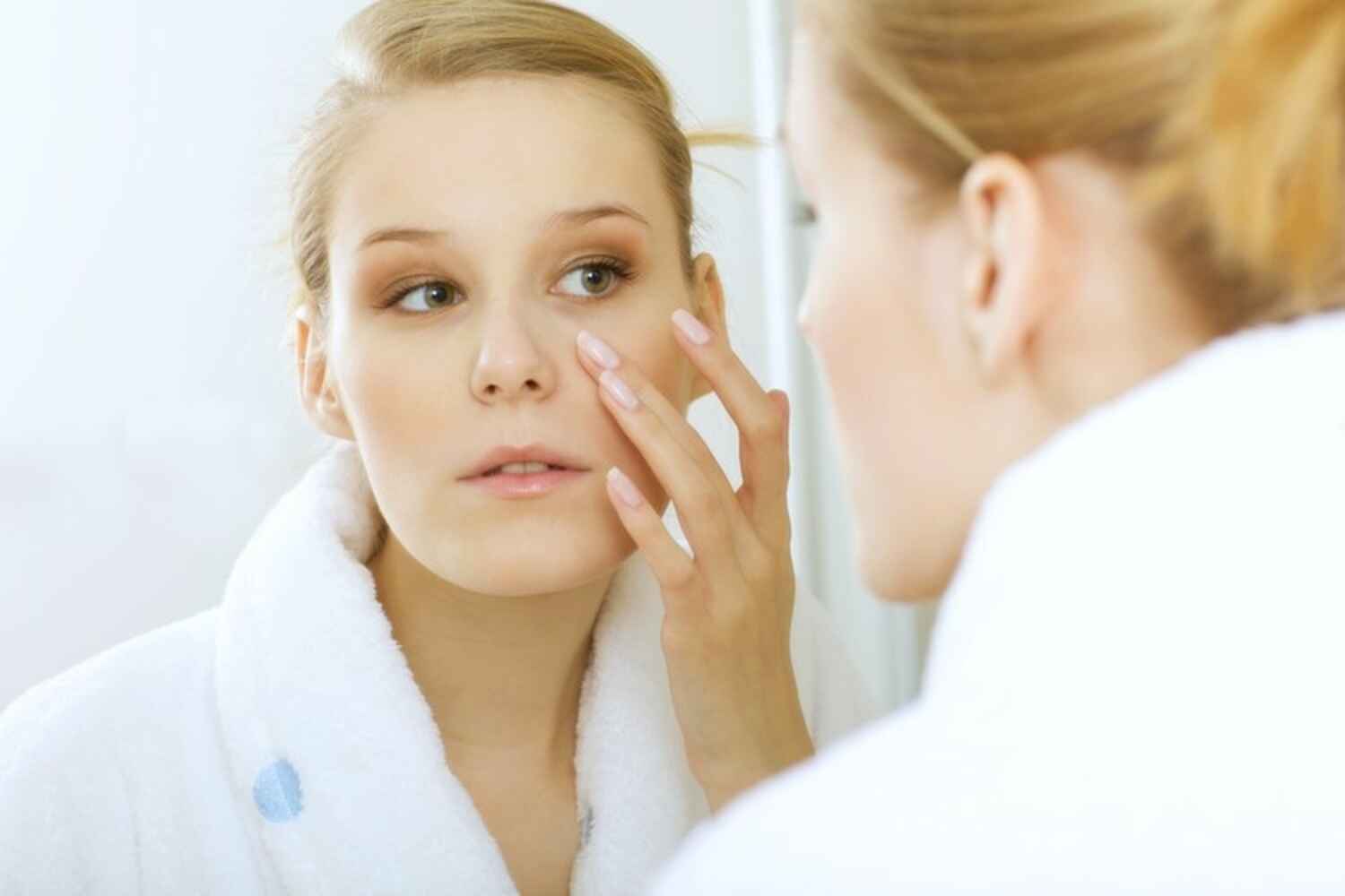 Taches brunes : astuces maquillage pour camoufler les taches brunes