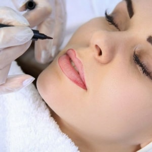 Le maquillage permanent des lèvres
