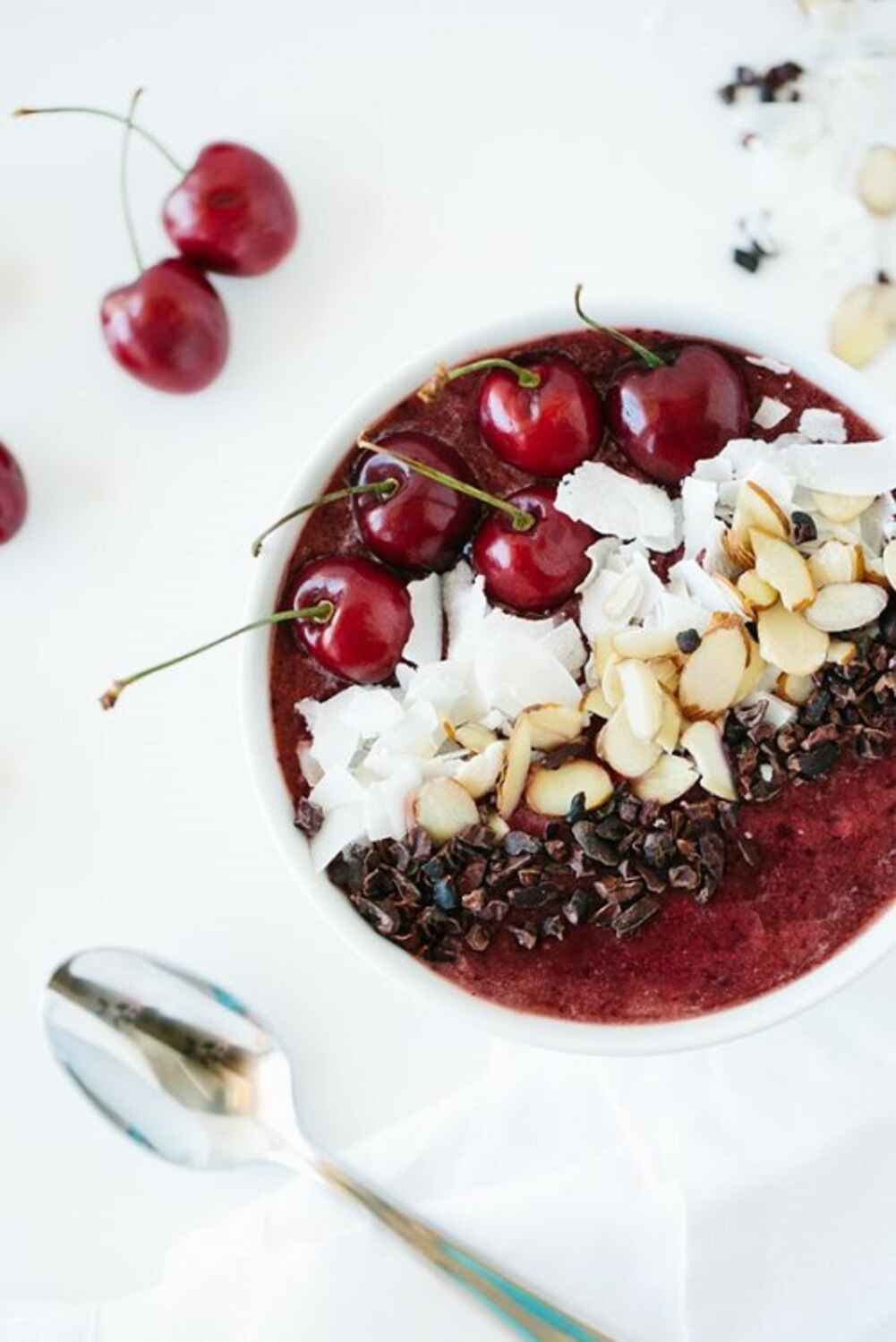 Le smoothie bowl antioxydant banane-cerise