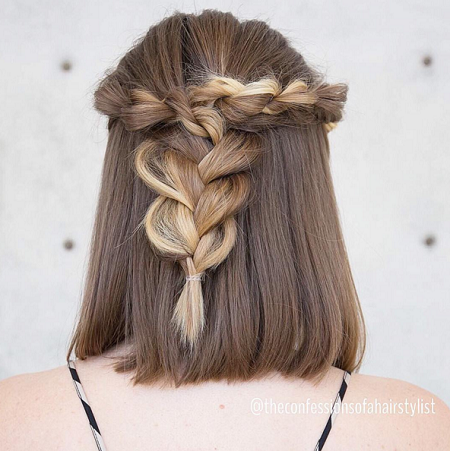 coiffure terminée sur un carré raide